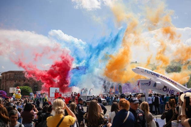 News Bilder des Tages ARMENIA, YEREVAN - MAY 1, 2026: People attend a celebration of International Workers Day Yerevan Armenia  - ZUMAt113 20260501_zaa_t113_110 Copyright: xAlexanderxPatrinx