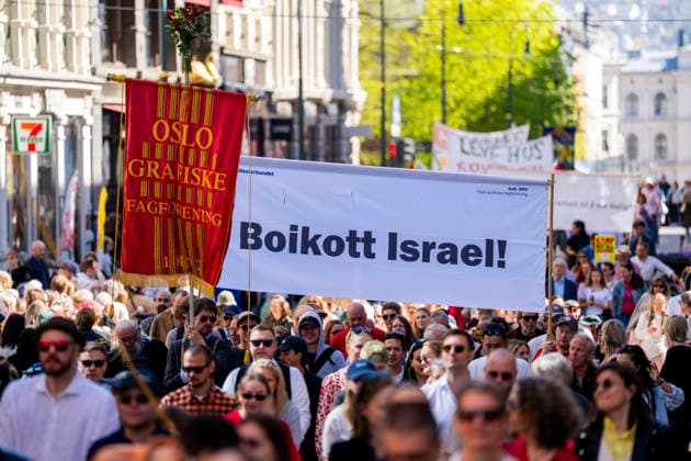 News Bilder des Tages 1. mai-markering i Oslo Oslo, Norge 20260501. Demonstrasjonstog i sentrum av Oslo under markeringen Arbeidernes internasjonale kampdag 1. mai. Foto: Fredrik Varfjell NTB Oslo Norge V-hK7bZrCl4 EDITORIAL USE ONLY Ref:V-hK7bZrCl4.jpg *** May 1 commemoration in Oslo Oslo, Norway 20260501 Demonstration march in the center of Oslo during the commemoration of International Workers Day on May 1 Photo Fredrik Varfjell NTB Oslo Norway V hK7bZrCl4 EDITORIAL USE ONLY Ref V hK7bZrCl4 jpg  Copyright: xFredrikxVarfjellx xNTBx