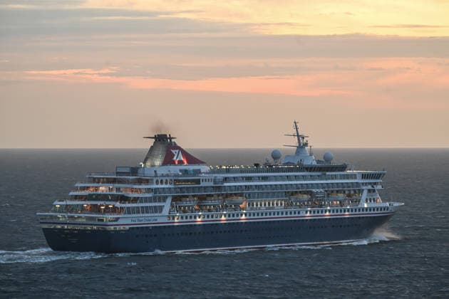 Das Kreuzfahrtschiff Balmoral. Die Balmoral ist ein Kreuzfahrtschiff von Fred. Olsen Cruise Lines vor der belgischen Küste. Es wurde im Jahr 1988 als Crown Odyssey auf der Meyer Werft in Dienst gestellt. Zeebruegge Zeebruegge Belgien *** The Balmoral cruise ship The Balmoral is a cruise ship operated by Fred Olsen Cruise Lines off the Belgian coast It was commissioned in 1988 as the Crown Odyssey at the Meyer shipyard Zeebruegge Zeebruegge Belgium Copyright: xdiebildwerftx