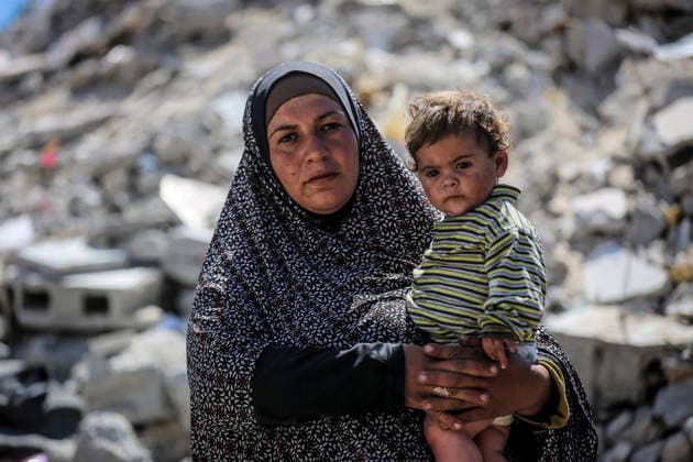 News Bilder des Tages Palestinian mothers in Gaza struggle to raise their children with extremely limited resources GAZA CITY, GAZA, PALESTINE - MAY 01: Palestinian mothers, displaced by Israeli attacks, living in makeshift tents in the al-Rimal neighborhood struggle to raise their children under harsh conditions in Gaza City, Gaza, Palestine on May 01, 2026. Using the limited food they can find, they prepare meals to feed their families while also striving to maintain basic hygiene and manage daily chores amid severe hardship. Saeed M. M. T. Jaras Anadolu Gaza Palestine. Editorial use only. Please get in touch for any other usage.  Copyright: x2026xAnadoluxSaeedxM.xM.xT.xJarasx