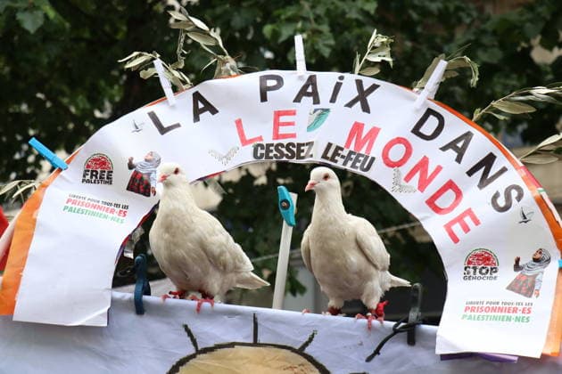 News Bilder des Tages May Day demonstration in Paris PARIS, FRANCE - MAY 1: Demonstrators march from Place de la Republique to Place de la Nation during the annual May Day protest in Paris, France on May 1, 2026. Trade union members, students, anti-fascist groups and pro-Palestinian activists take part in the demonstration, carrying banners and signs against inflation, capitalism, fascism and the war in Gaza. Umit Donmez Anadolu Paris France. Editorial use only. Please get in touch for any other usage.  Copyright: x2026xAnadoluxUmitxDonmezx
