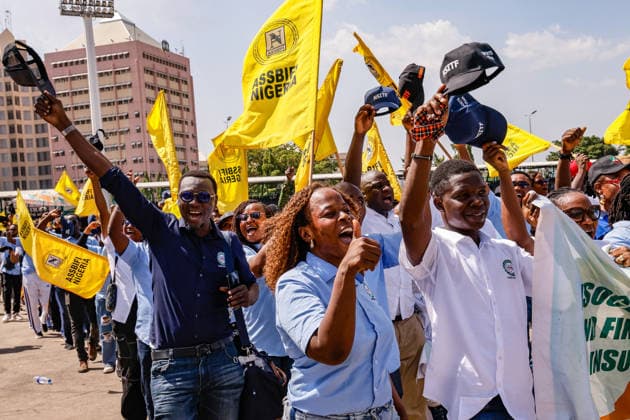 News Bilder des Tages Labour Day rally in Nigeria ABUJA, NIGERIA - MAY 1: Workers, civil servants, union representatives and members of civil society march in a procession while singing songs during May Day celebrations at Eagle Square in Abuja, Nigeria, on May 1, 2026. Emmanuel Osodi Anadolu Abuja Nigeria. Editorial use only. Please get in touch for any other usage.  Copyright: x2026xAnadoluxEmmanuelxOsodix