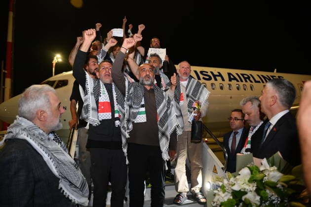 News Bilder des Tages Turkish activists of Global Sumud Flotilla detained by Israeli forces arrive in Istanbul ISTANBUL, TURKIYE - MAY 01: Turkish activists from the Global Sumud Flotilla, who were intercepted by the Israeli army in international waters in the Mediterranean while attempting to break the Israel s blockade and carry humanitarian aid for Gaza, arrive at Istanbul Airport in Istanbul, Turkiye on May 01, 2026. Arif Hudaverdi Yaman Anadolu Istanbul Turkey. Editorial use only. Please get in touch for any other usage.  Copyright: x2026xAnadoluxArifxHudaverdixYamanx