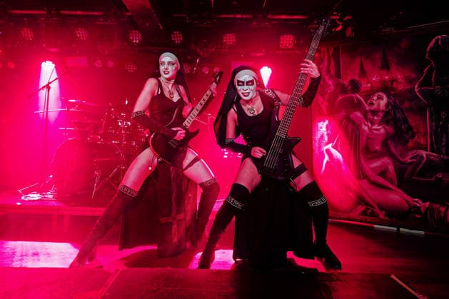 May 1, 2026, Manchester, United Kingdom: LAMIA guitar and NIXE bassist of Dogma, a female Rock band, performing at Club Academy, Manchester UK Manchester United Kingdom  - ZUMAp211 20260501_aap_p211_019 Copyright: xAndyxVonxPipx