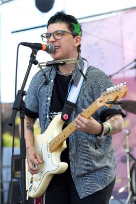 Ryan Cassata live beim 1. Mai Fest auf dem Faustgelände. Hannover, 01.05.2026