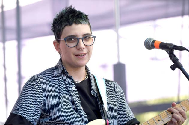 Ryan Cassata live beim 1. Mai Fest auf dem Faustgelände. Hannover, 01.05.2026