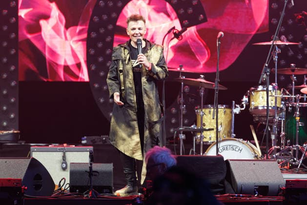 Tina Schüßler moderiert, The Kickstarters, Dick Brave bei Veranstaltung EHC Happy Weekend 2026, Rock n Roll im Mai am 01.05.2026 in Königsbrunn, Pharmpur Eisarena. Bayern Deutschland