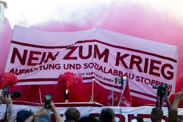 1. Mai 2026 Berlin 01052026 - Der antimilitaristische Block +++ Anlaesslich des Maifeiertags sind in Berlin mehrere Tausend Menschen zur Demonstration Revolutionaerer 1. Mai auf die Strasse gegangen. Der Demozug ging durch den Stadtteil Kreuzberg und Teile von Neukoelln, er passierte auch den Goerlitzer Park. Berlin Kreuzberg Berlin Deutschland *** 1 May 2026 Berlin 01052026 The antimilitarist block On May Day, several thousand people took to the streets in Berlin for the Revolutionary 1 May demonstration The demonstration march went through the Kreuzberg district and parts of Neukoelln, it also passed Goerlitzer Park Berlin Kreuzberg Berlin Germany 010526_ppb-29
