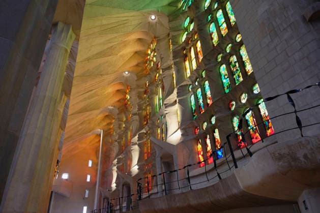 RECORD DATE NOT STATED Spain, Catalonia, Barcelona, Interior of the Sagrada Familia designed by Antoni Gaudi, Nave, Passion side, Joan Vila-Grau designed stained glass . Barcelona Catalonia Spain EDITORIAL USE ONLY Copyright: x xBobxBattersbyx xEyexUbiquitousx BobxBattersbyx euphotos049915