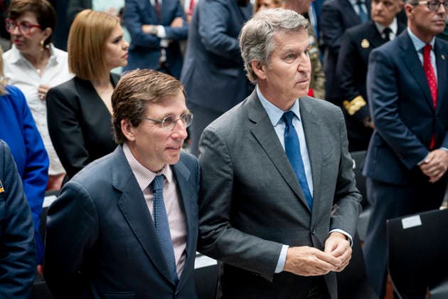 Presentation of the Grand Crosses of the Order of Dos de Mayo The Mayor of Madrid, José Luis Martínez Almeida, and the President of the PP, Alberto Núnez Feijóo, during the presentation of the Grand Crosses of the Order of Dos de Mayo, at the Puerta del Sol in Madrid, on May 2, 2026, in Madrid Spain The Governing Council of the Community of Madrid awards the Grand Cross of the Order of Dos de Mayo to 14 personalities, institutions and social entities in recognition of their professional careers, solidarity and example 02 MAY 2026 A Pé Espana Copyright: xA.xPÃ rezxMecax 7492173