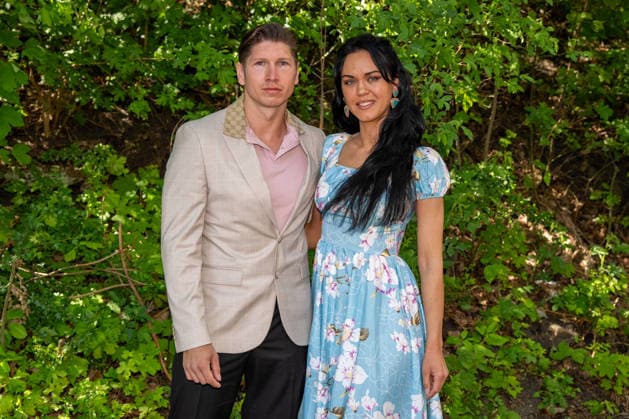 BILD Renntag 2026. Vanessa Neigert und Giovanni Weisheit zu Gast beim BILD-Renntag 2026 auf der Trabrennbahn in Gelsenkirchen am 01.05.2026. Gelsenkirchen Trabrennbahn Nordrhein-Westfalen *** BILD Renntag 2026 Vanessa Neigert and Giovanni Weisheit as guests at the BILD Renntag 2026 at the trotting track in Gelsenkirchen on 01 05 2026 Gelsenkirchen trotting track North Rhine-Westphalia