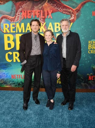 Los Angeles Premiere Of Netflix s Remarkably Bright Creatures - Arrivals LOS ANGELES, CALIFORNIA - APRIL 30: (L-R) Lewis Pullman, Tamara Hurwitz and Bill Pullman attend the Los Angeles Premiere of Netflix s Remarkably Bright Creatures at the Netflix Tudum Theater on April 30, 2026 in Los Angeles, California., Credit:Jeffrey Mayer Avalon United States, CA, Los Angeles, Netflix Tudum Theater  Copyright: xJeffreyxMayerx xAvalonx 1095842184
