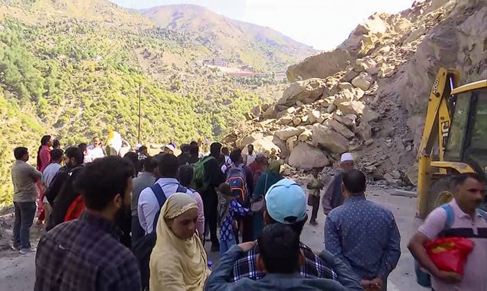 RECORD DATE NOT STATED J&K s Doda s NH244 Blocked after Massive Landslide Doda Jammu and Kashmir , May 02 (ANI): Onlookers gather after a landslide erupted that blocked the Batote-Kishtwar Highway (NH244), in Doda on Saturday. Restoration work underway. (ANI Video Grab) Doda jammu and Kashmir India Copyright: xANIx ANI_20260502371