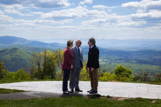 May 2, 2026, Front Royal, Va, United States: King Charles III of the United Kingdom, center, and British Foreign Secretary Yvette Cooper, left, chat with U.S Interior Secretary Doug Burgum, right, during a visit to the Shenandoah National Park Dickey Ridge section, April 30, 2026 in Front Royal, Virginia. The King is visiting in celebration of the 250th anniversary of American independence. Front Royal United States - ZUMAp138 20260502_zaa_p138_070 Copyright: xAndrewxKing InteriorxDepartmentx