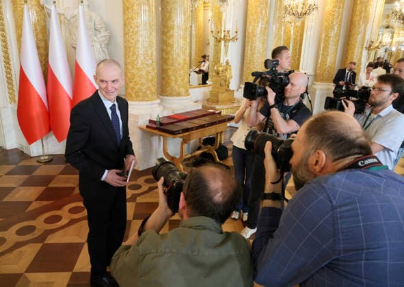 News Bilder des Tages Andrzej Poczobut has been awarded Poland s highest honor Photo: Wojciech Olkusnik East News, Andrzej Poczobut received the Order of the White Eagle from the President of Poland Karol Nawrocki during Celebration of the 3 May Constitution Day at the Royal Castle in Warsaw, Poland, on 3th May 2026. Belarusian-Polish journalist and activist Andrzej Poczobut, arrested in Belarus in 2021 was freed on April 28, 2026. EN_01676873_0046 