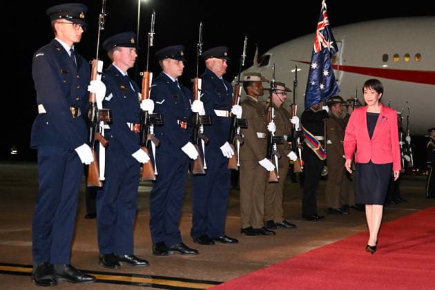 News Bilder des Tages SANAE TAKAICHI AUSTRALIA VISIT, Prime Minister of Japan Sanae Takaichi receives a guard of honor as she arrives at Fairbairn Airport in Canberra, Sunday, May 3, 2026. Prime Minister of Japan Sanae Takaichi is on a three-day visit to Australia. ( NO ARCHIVING CANBERRA AUSTRALIAN CAPITAL TERRITORY AUSTRALIA  Copyright: xLUKASxCOCHx 20260503119640274281