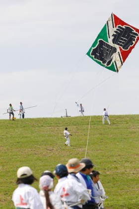 May 3, 2026, Kasukabe, Saitama, Japan: Participants fly an enormous kite to pray for a bountiful silkworm harvest during the Giant Kite Festival, near Tokyo. The celebration had occurred yearly since 1841, when a visiting Buddhist monk informed the locals that a kite was flown to pray for a plentiful harvest of silkworms. There are two most giant kites weigh 800 kg (the same weight as a small car) and are 11 meters wide by 15 meters high. The annual festival takes place this year from May 3 through May 5. Kasukabe Japan - ZUMAm191 20260503_aap_m191_009 Copyright: xRodrigoxReyesxMarinx