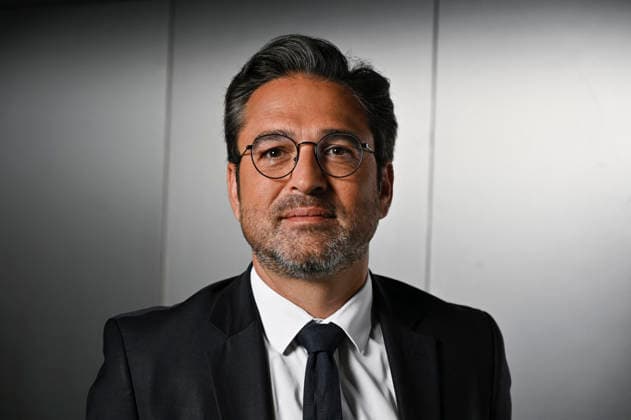 News Bilder des Tages Arnaud Robinet On Dimanche En Politique - Paris Mayor of Reims city Arnaud Robinet poses for pictures ahead of an interview for Dimanche En Politique on France 3 channel in Paris, France on May 3, 2026. Photo by Stephane Le Tellec ABACAPRESS.COM Paris France  Copyright: xLexTellecxStephane ABACAx