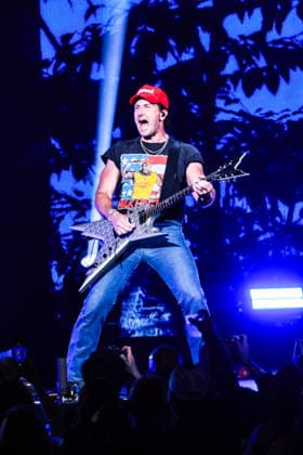 2026 iHeartCountry Festival - Show Russell Dickerson performs onstage during the 2026 iHeartCountry Festival presented by Capital One at Moody Center on May 02, 2026 in Austin, Texas. Austin Moody Center Texas United States of America Copyright: xOzziexBloom imageSPACEx