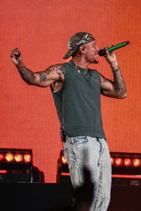 2026 iHeartCountry Festival - Show Kane Brown performs onstage during the 2026 iHeartCountry Festival presented by Capital One at Moody Center on May 02, 2026 in Austin, Texas. Austin Moody Center Texas United States of America Copyright: xOzziexBloom imageSPACEx
