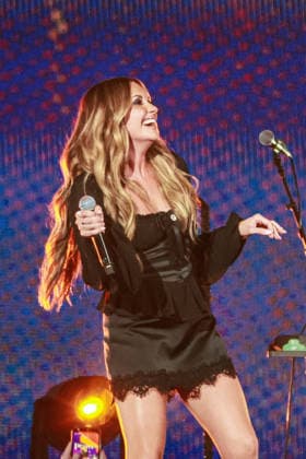 2026 iHeartCountry Festival - Show Carly Pearce performs onstage during the 2026 iHeartCountry Festival presented by Capital One at Moody Center on May 02, 2026 in Austin, Texas. Austin Moody Center Texas United States of America Copyright: xOzziexBloom imageSPACEx