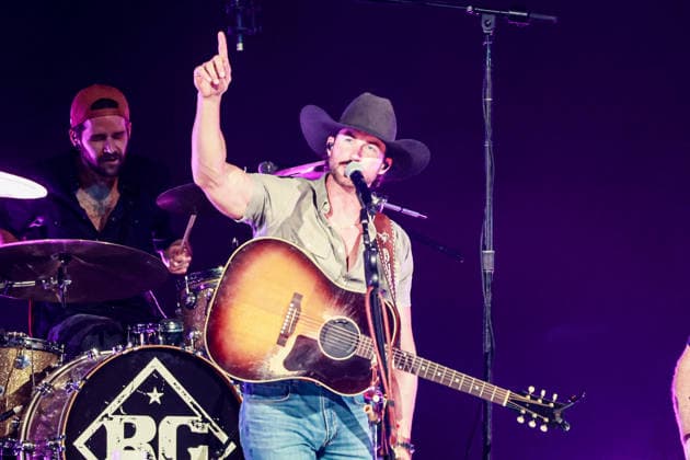 2026 iHeartCountry Festival - Show Riley Green performs onstage during the 2026 iHeartCountry Festival presented by Capital One at Moody Center on May 02, 2026 in Austin, Texas. Austin Moody Center Texas United States of America Copyright: xOzziexBloom imageSPACEx