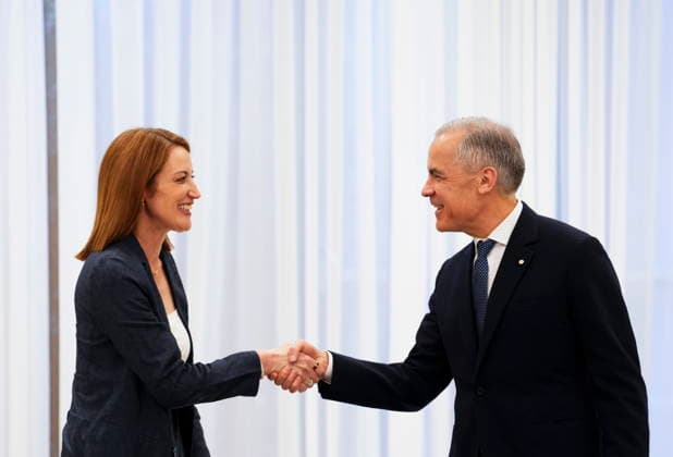 News Bilder des Tages May 3, 2026, Yerevan, Armenia: Prime Minister Mark Carney meets with the President of the European Parliament Roberta Metsola in Yerevan, Armenia, on Sunday, May 3, 2026. Carney is in Armenia to attend the 8th European Political Community Summit. Yerevan Armenia  - ZUMAc35_ 20260503_zaf_c35_065 Copyright: xSeanxKilpatrickx