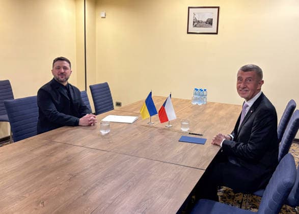 News Bilder des Tages From right Czech Prime Minister Andrej Babis met Ukrainian President Volodymyr Zelenskiy in Yerevan, Armenia, May 3, 2026. (CTKxPhoto HrbkovaxMartina) CTKPhotoP2026050304404  CTKPhotoP2026050304404