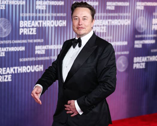 (FILE) Elon Musk s Tesla Pay Package Valued at $158 Billion for 2025 (FILE) Elon Musk s Tesla Pay Package Valued at $158 Billion for 2025. MIRACLE MILE, LOS ANGELES, CALIFORNIA, USA - APRIL 13: Chief Executive Officer (CEO) and product architect of Tesla, Inc., Founder, CEO and chief engineer of SpaceX, Owner, Chief Technology Officer (CTO) and executive chairman of X Corp. (formerly Twitter) Elon Reeve Musk arrives at the 10th Annual Breakthrough Prize Ceremony held at the Academy Museum of Motion Pictures on April 13, 2024 in Miracle Mile, Los Angeles, California, United States. (Photo by Xavier Collin Image Press Agency)