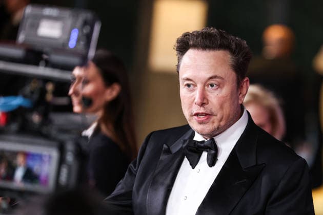 (FILE) Elon Musk s Tesla Pay Package Valued at $158 Billion for 2025 (FILE) Elon Musk s Tesla Pay Package Valued at $158 Billion for 2025. MIRACLE MILE, LOS ANGELES, CALIFORNIA, USA - APRIL 13: Chief Executive Officer (CEO) and product architect of Tesla, Inc., Founder, CEO and chief engineer of SpaceX, Owner, Chief Technology Officer (CTO) and executive chairman of X Corp. (formerly Twitter) Elon Reeve Musk arrives at the 10th Annual Breakthrough Prize Ceremony held at the Academy Museum of Motion Pictures on April 13, 2024 in Miracle Mile, Los Angeles, California, United States. (Photo by Xavier Collin Image Press Agency)