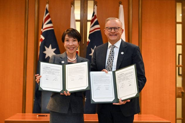 SANAE TAKAICHI AUSTRALIA VISIT, Japan™s Prime Minister Sanae Takaichi and Australia™s Prime Minister Anthony Albanese after signing a Joint Declaration on Economic Security Cooperation during a visit to Australia, at Parliament house in Canberra, Monday, May 4, 2026. Prime Minister of Japan Sanae Takaichi is on a three-day visit to Australia. ( NO ARCHIVING CANBERRA AUSTRALIAN CAPITAL TERRITORY AUSTRALIA  Copyright: xMICKxTSIKASx 20260504115607453800