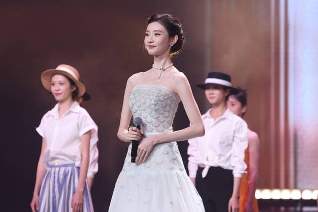 BEIJING, CHINA - MAY 03: Singer actress Zhang Yifan performs on the stage during the award ceremony of the 33rd College Student Film Festival on May 3, 2026 in Beijing, China.  Copyright: xVCGx 111638930216