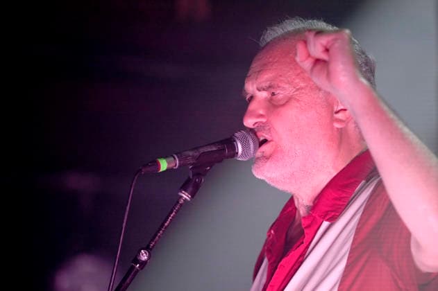 Michel Ochowiak von Les NÃ gresses Vertes live bei einem Konzert ihrer Zobi Tour in der Fabrik. Hamburg, 03.05.2026