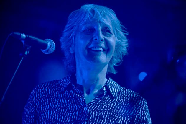 Iza Mellino von Les NÃ gresses Vertes live bei einem Konzert ihrer Zobi Tour in der Fabrik. Hamburg, 03.05.2026