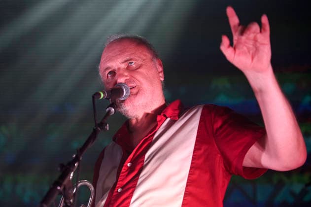 Michel Ochowiak von Les NÃ gresses Vertes live bei einem Konzert ihrer Zobi Tour in der Fabrik. Hamburg, 03.05.2026