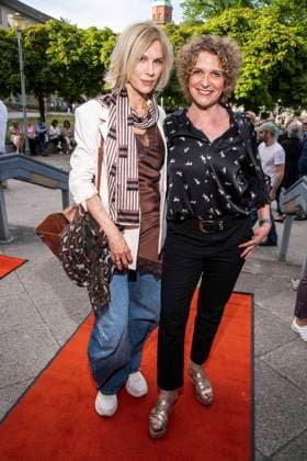 ABB HASEPREMIERE- Ninon Bohm und Heike Kloss zu Gast bei der Pemiere von Es ist nur eine Phase Hase in der Komoedie am Kurfuerstendamm im Ernst-Reuter-Saal a, 03.05.2026 in Berlin Berlin Deutschland