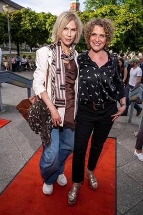 ABB HASEPREMIERE- Ninon Bohm und Heike Kloss zu Gast bei der Pemiere von Es ist nur eine Phase Hase in der Komoedie am Kurfuerstendamm im Ernst-Reuter-Saal a, 03.05.2026 in Berlin Berlin Deutschland