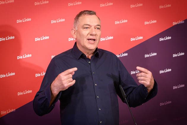 Berlin, Pressekonferenz Die Linke mit Jan van Aken Pressekonferenz der Partei Die Linke mit Jan van Aken (Ko-Vorsitzender Die Linke) zu aktuellen politischen Themen am 04.05.2026 im Karl-Liebknecht-Haus in Berlin. Berlin Karl-Liebknecht-Haus Berlin Deutschland *** Berlin, Press conference Die Linke with Jan van Aken Press conference of the party Die Linke with Jan van Aken Co Chairman Die Linke on current political issues on 04 05 2026 at Karl Liebknecht Haus in Berlin Berlin Karl Liebknecht Haus Berlin Germany