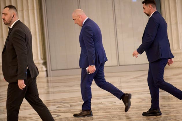 Bolojan Holds Final Talks With Liberals With Romanian Government On The Line, Bucharest, Romania Bucharest, Romania. 4th May, 2026: Romanian Prime Minister Ilie Bolojan (C) arrives at the Romanian Parliament to meet with the National Liberal Party s (PNL) parliamentary groups, one day before the vote on the motion of no confidence filed against his government by PSD, AUR, and PACE. Bucharest Romania Copyright: xLucianxAlecux