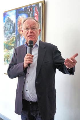 Stephan Weil bei der Enthüllung seines Porträts in der Ahnengalerie der Niedersächsischen Staatskanzlei. Hannover, 04.05.2026