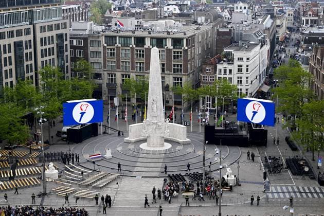 Amsterdam, The Netherlands, 2026-05-04 18:37:11 AMSTERDAM, 04-05-2026, Dam Square. King Willem-Alexander, Queen Maxima, and Prime Minister Rob Jetten attend the memorial service at De Nieuwe Kerk in Amsterdam. Subsequently, the Royal Couple lays a wreath at the National Monument on Dam Square. PHOTO: NLBeeld Patrick van Emst Credit: NL Beeld Patrick van Emst  Copyright: xx x