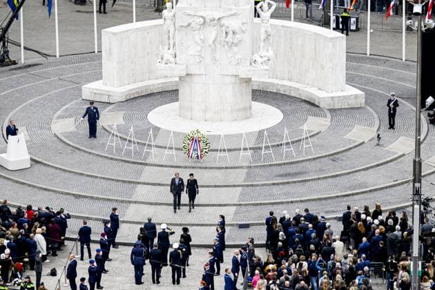 Amsterdam, The Netherlands, 2026-05-04 19:58:30 AMSTERDAM, 04-05-2026, Dam Square. King Willem-Alexander, Queen Maxima, and Prime Minister Rob Jetten attend the memorial service at De Nieuwe Kerk in Amsterdam. Subsequently, the Royal Couple lays a wreath at the National Monument on Dam Square. PHOTO: NLBeeld Patrick van Emst Credit: NL Beeld Patrick van Emst  Copyright: xx x