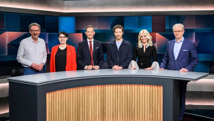im Bild v.l.: Eckart von Hirschhausen, Clara Schlagowski, Hendrik Streeck (CDU), Louis Klamroth, Patrice Aminati, Andreas Gassen, GER, Berlin, hart aber fair - Polittalk, TV, Format, mit Moderator - Louis Klamroth, Das Erste, Das Thema: Teuer und nur Mittelmaß: Was läuft schief bei Ärzten, Kliniken und Kassen? 04.05.2026, *** in the picture from l Eckart von Hirschhausen, Clara Schlagowski, Hendrik Streeck CDU , Louis Klamroth, Patrice Aminati, Andreas Gassen, GER, Berlin, hart aber fair Polittalk, TV, Format, with presenter Louis Klamroth, Das Erste, Das Thema Teuer und nur Mittelmaß Was läuft schief bei Ärzten, Kliniken und Kassen 04 05 2026, Copyright: HMBxMedia UwexKoch