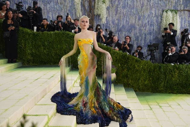 Emma Chamberlain poses during the Met Gala red carpet in New York, USA, 04 May 2026. Met Gala in New York !ACHTUNG: NUR REDAKTIONELLE NUTZUNG!  Copyright: xOctavioxGuzmánx AME9303 20260504-55020180896_1