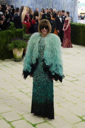 Vogue s legendary editor-in-chief, Anna Wintour, poses during the Met Gala red carpet in New York, USA, 04 May 2026. The Met Gala began with a performance by a group of singers and dancers who performed Whitney Houston s I Wanna Dance with Somebody before giving way to a parade of celebrities. The Met Gala kicks off with a musical performance, a white carpet, and a parade of celebrities !ACHTUNG: NUR REDAKTIONELLE NUTZUNG!  Copyright: xOctavioxGuzmánx AME9318 20260504-55020180908_1
