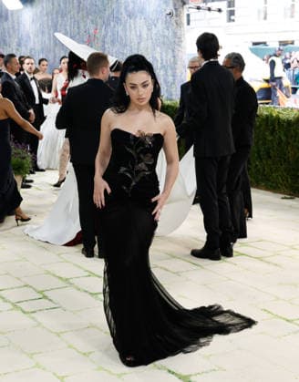 Charli xcx arrives on the red carpet for the 2026 Met Gala celebrating Costume Art at The Metropolitan Museum of Art on Monday, May 4, 2026 in New York City.  NYP20260504331 JOHNxANGELILLO