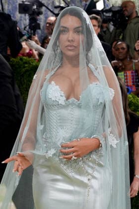 Model and businesswoman Georgina Rodriguez poses on the white carpet at the Met Gala in New York, USA, 04 May 2026. The Met Gala began with a performance by a group of singers and dancers who performed Whitney Houston s I Wanna Dance with Somebody before giving way to a parade of celebrities. The Met Gala kicks off with a musical performance, a white carpet, and a parade of celebrities !ACHTUNG: NUR REDAKTIONELLE NUTZUNG!  Copyright: xOctavioxGuzmánx AME9329 20260504-55020181072_1