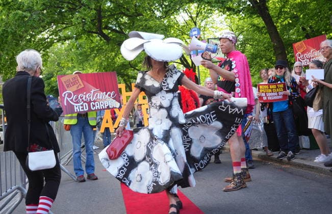 People protest the Met Gala, outside the Met Museum in New York City NEW YORK CITY, UNITED STATES - MAY 04: Protesters staged a Resistance Red Carpet protest on Fifth Avenue outside the Met Museum against the Bezos-sponsored Met Gala, on May 4, 2026, in New York City, U.S. Selcuk Acar Anadolu New York United States. Editorial use only. Please get in touch for any other usage.  Copyright: x2026xAnadoluxSelcukxAcarx
