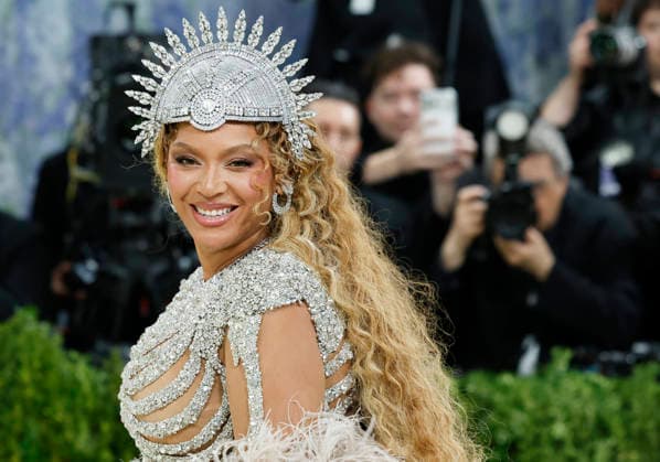 Beyoncé arrives on the red carpet for the 2026 Met Gala celebrating Costume Art at The Metropolitan Museum of Art on Monday, May 4, 2026 in New York City.  NYP202605045023 JOHNxANGELILLO