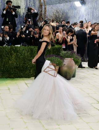 Olivia Wilde arrives on the red carpet for the 2026 Met Gala celebrating Costume Art at The Metropolitan Museum of Art on Monday, May 4, 2026 in New York City.  NYP20260504432 JOHNxANGELILLO